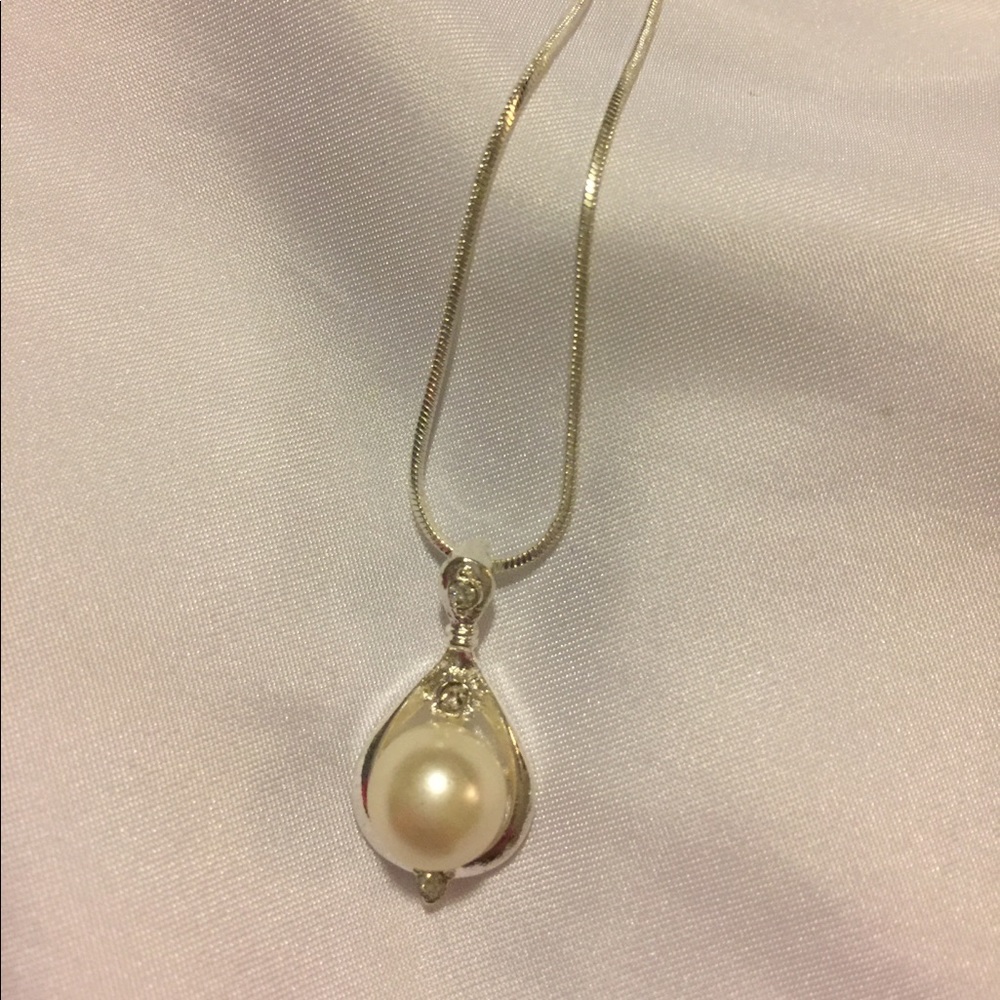 🦋.925 Silver 18” Length Teardrop Pearl Necklace